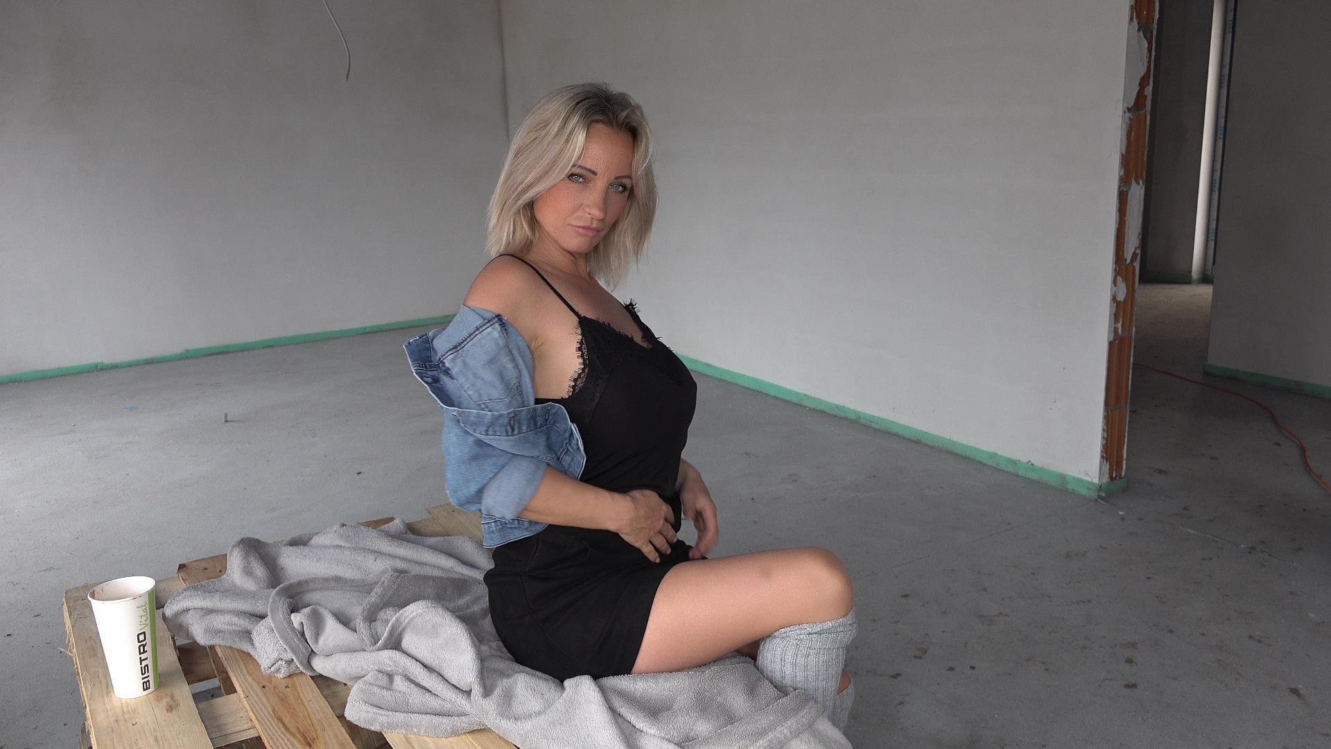 Candy-Samira Porno Video: 19 Jährigen Elektriker Azubi auf Baustelle abgefickt