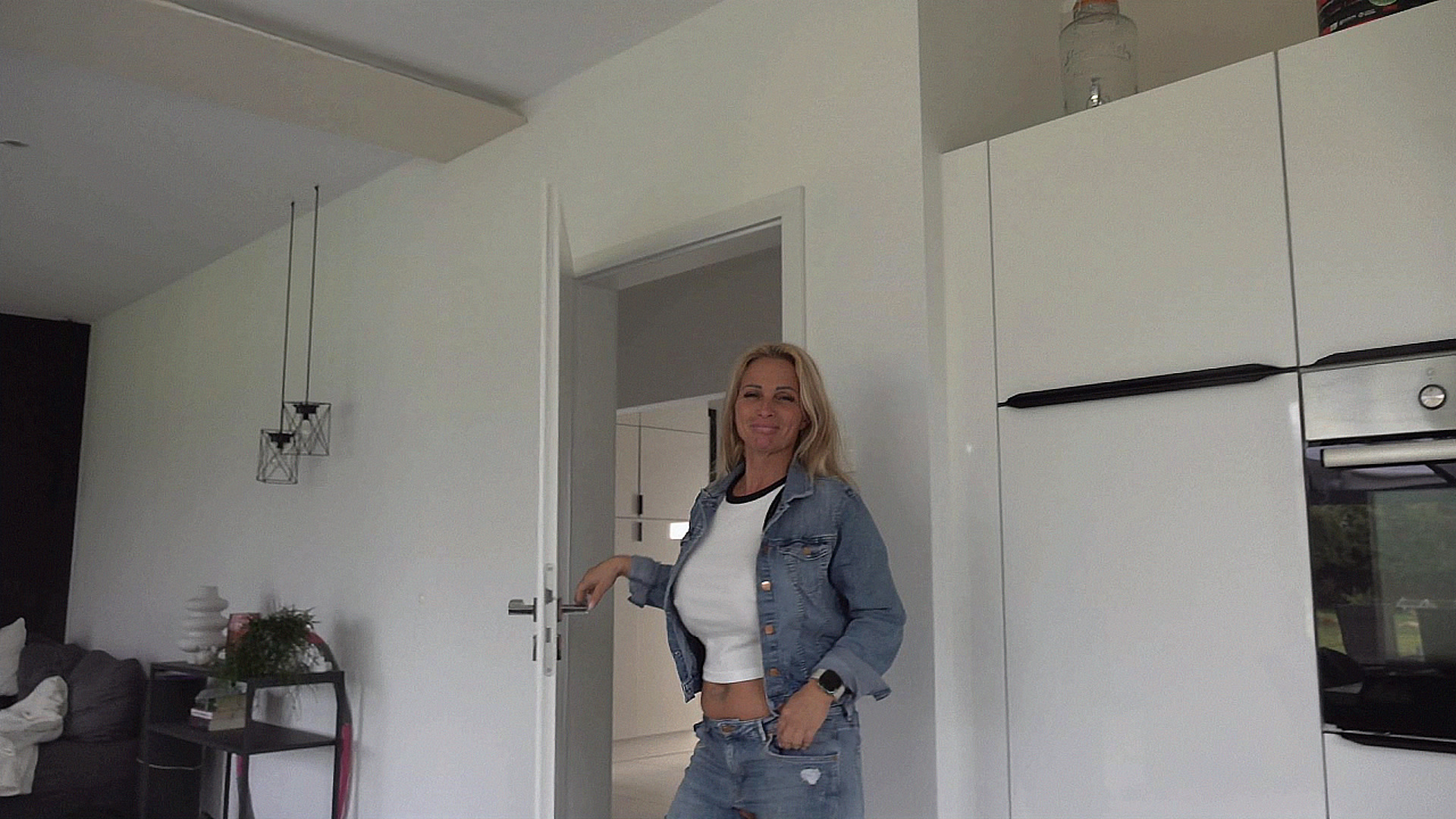Candy-Samira Porno Video: Besten Freund in Jeans abgefickt!