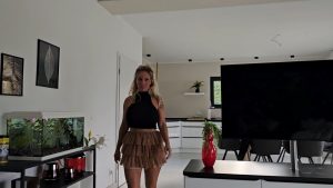 Candy-Samira Porno Video: Ein vorerst letztes mal mit 20 Nachbarsbubi !