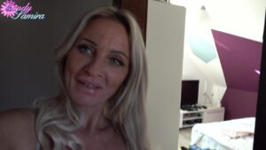 Candy-Samira Porno Video: Guten Kumpel in Dusche überrascht