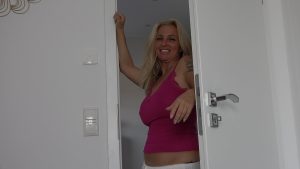 Candy-Samira Porno Video: Mit 20J Nachbarsbengel im Ehebett fremdgefickt