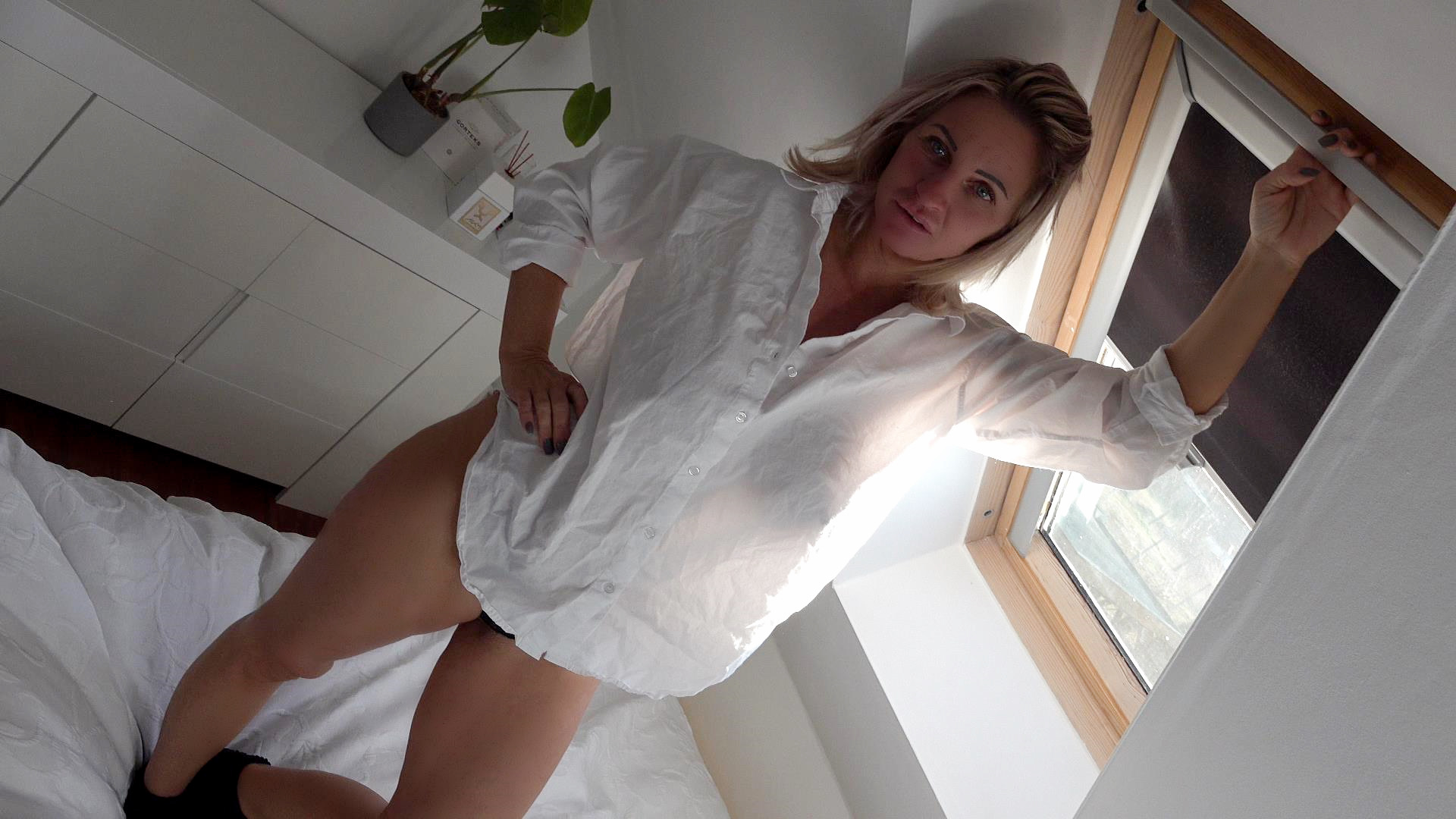 Candy-Samira Porno Video: Rollo defekt ! Azubi vom Fensterbau